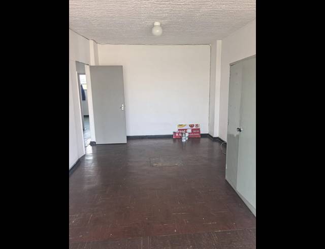 1 BEDROOM APARTMENT FOR SALE IN KEMPTON PARK CENTRAL